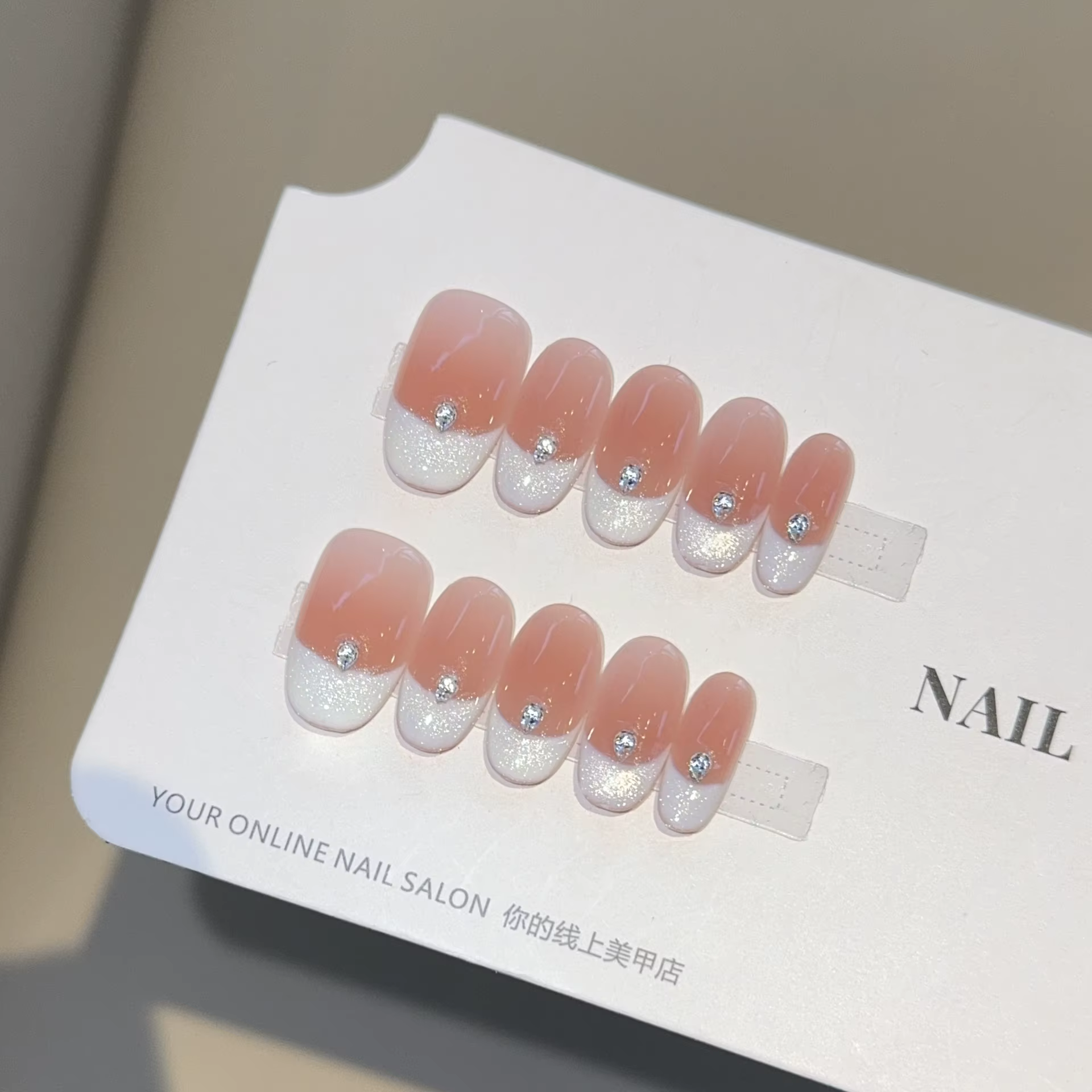Faux ongles roses dégradés faits à la main