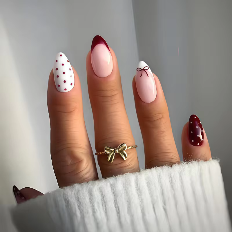 24 pièces d'ongles press-on blancs nacrés faits à la main