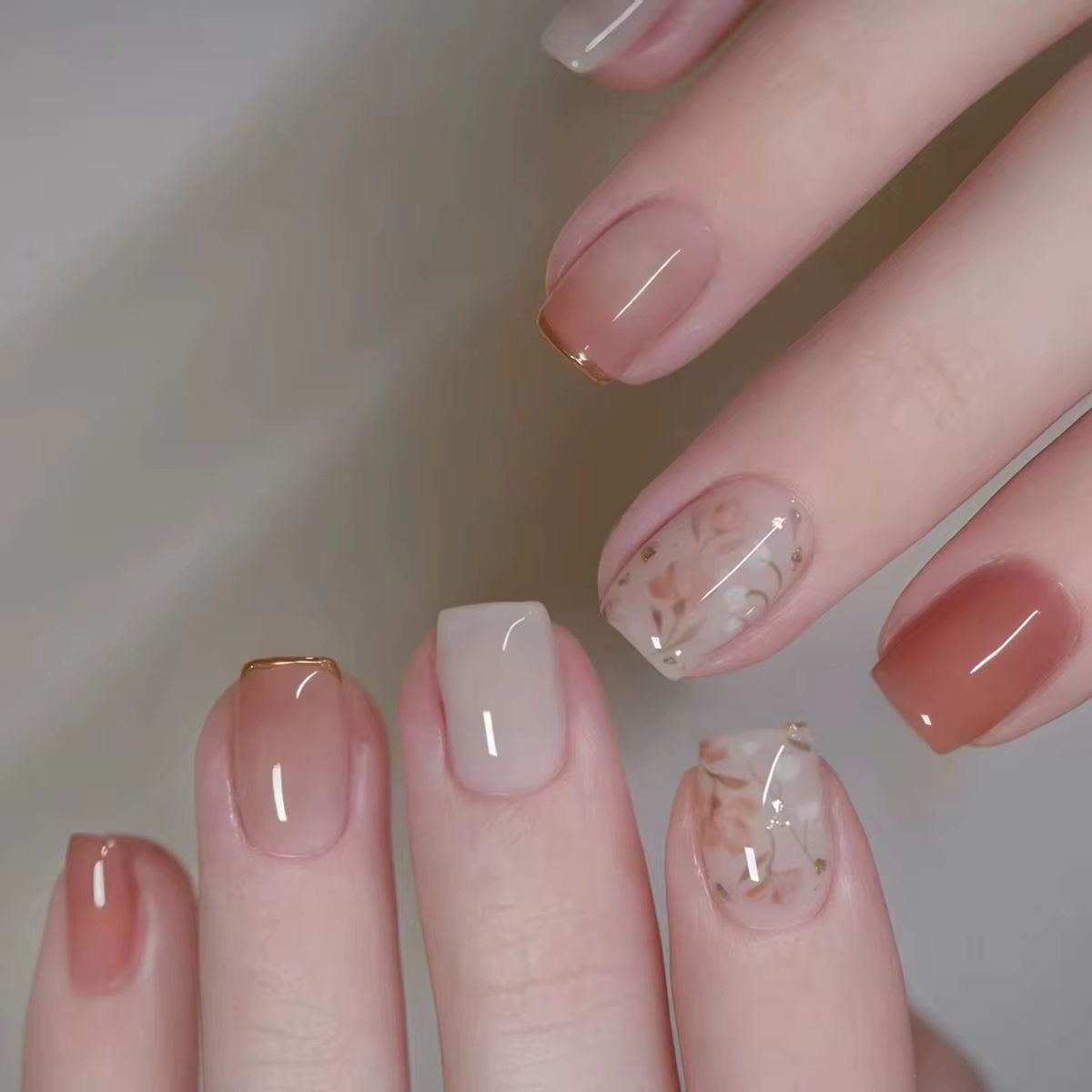 24 faux ongles brillants à motif floral