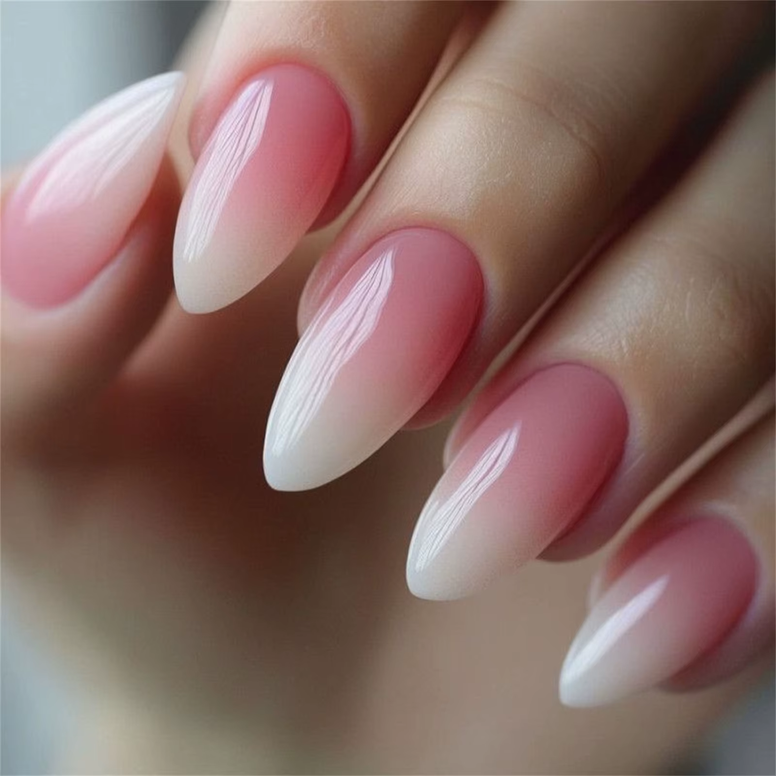 Faux ongles en amande dégradée blanche