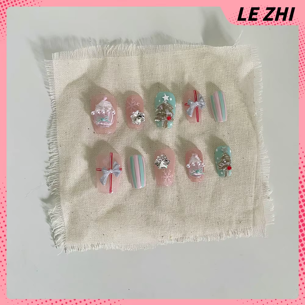 Faux ongles courts et mignons
