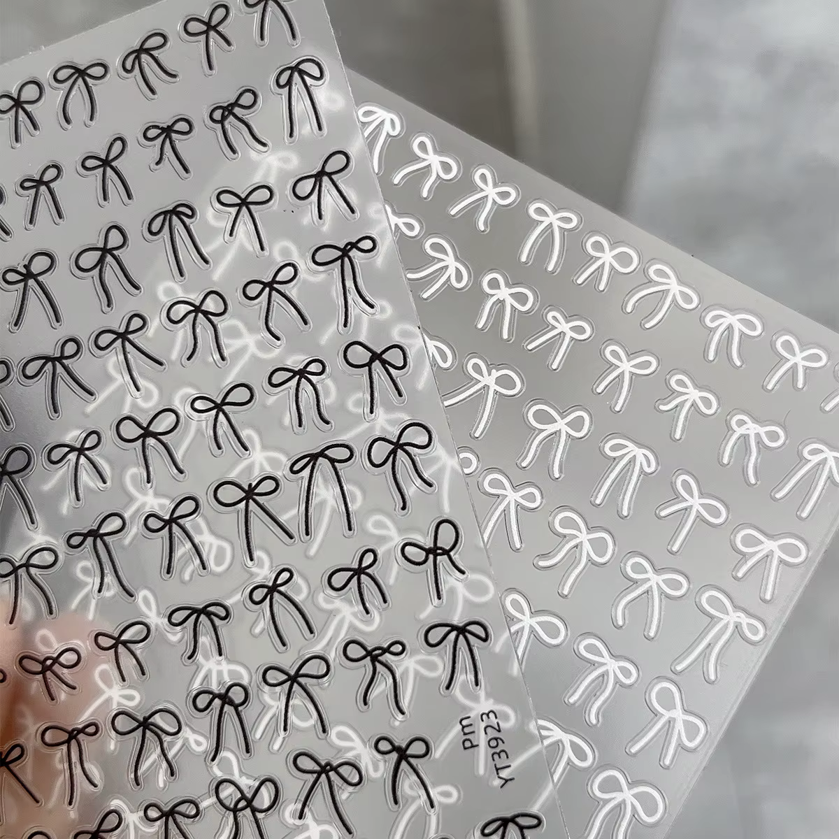 Autocollants pour ongles avec nœud papillon en relief