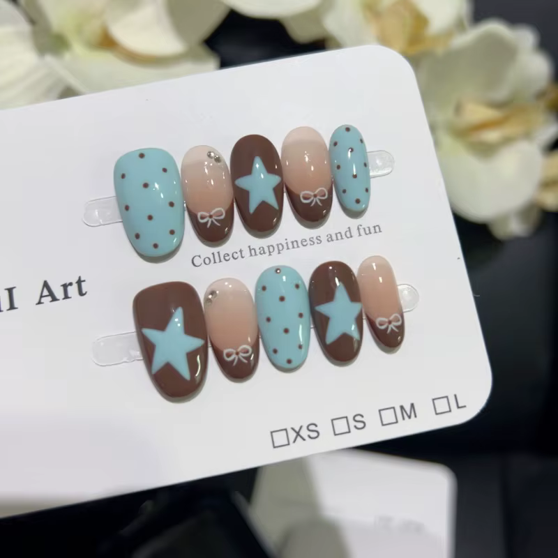 10 faux ongles courts français faits à la main