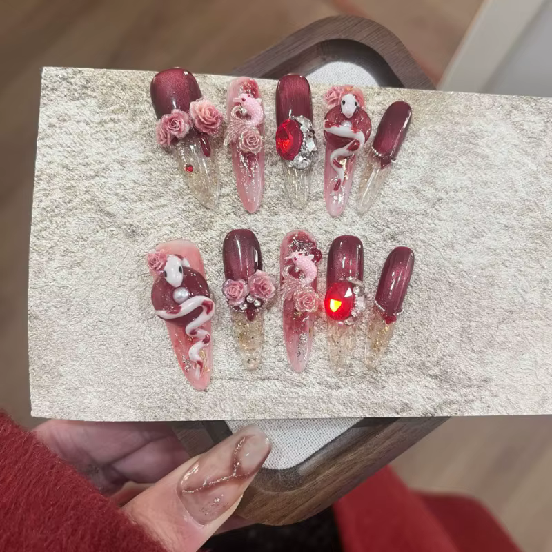 Ongles aiguilles faits à la main