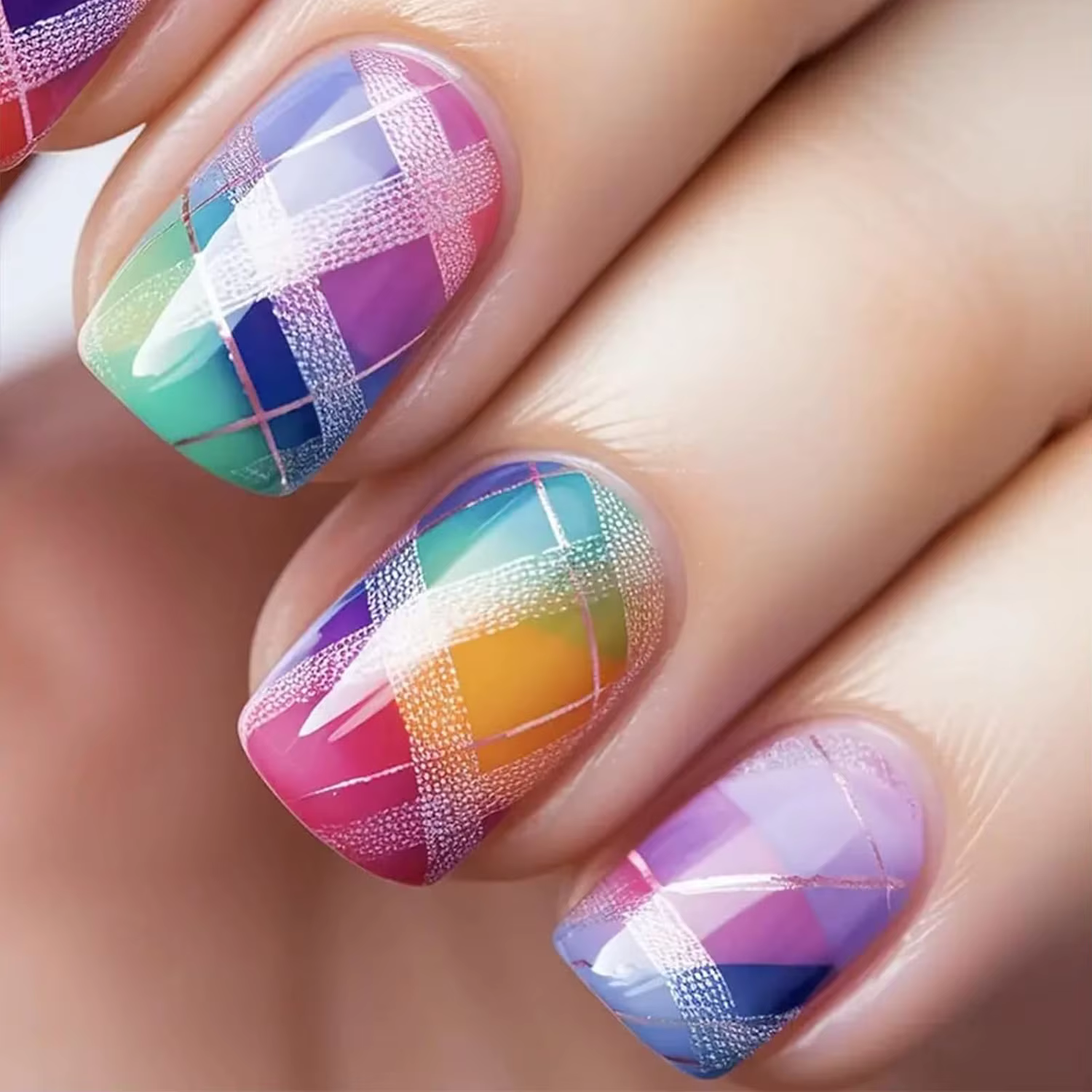 Faux ongles carrés courts arc-en-ciel brillants à carreaux