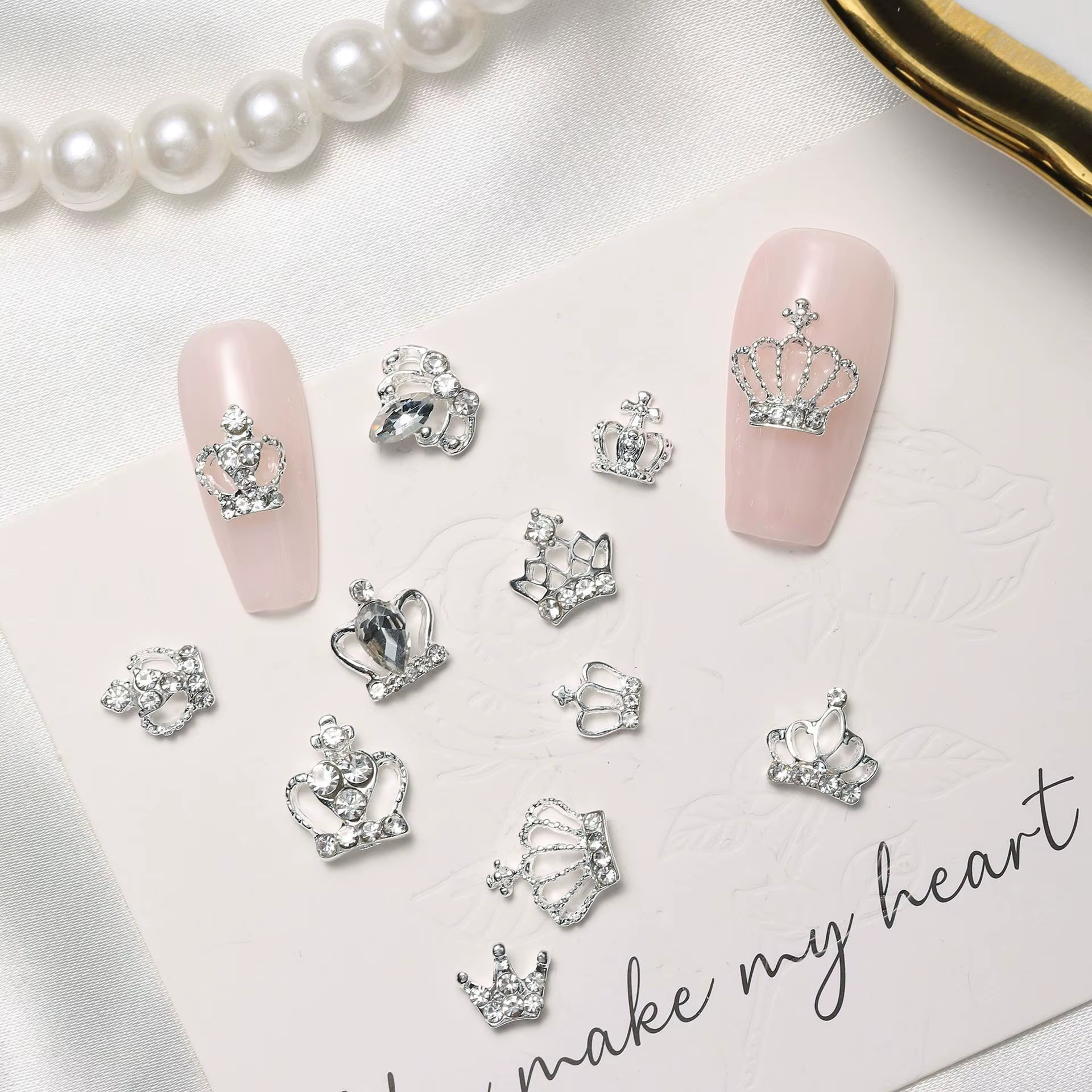 Breloques couronne exquises pour ongles