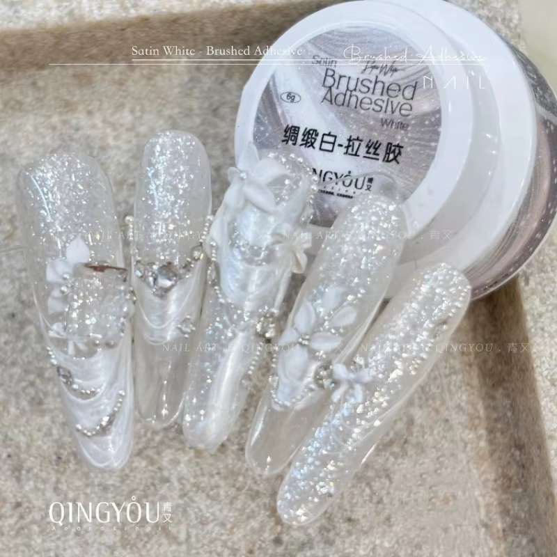 Gel extensible blanc nacré effet soie pour ongles