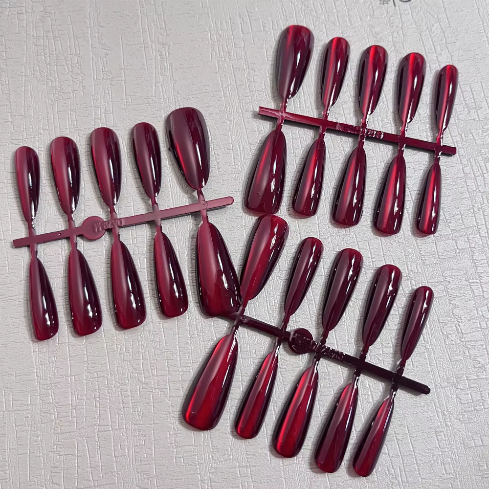 30 feuilles longues amande yeux de chat rouge faux ongles presse