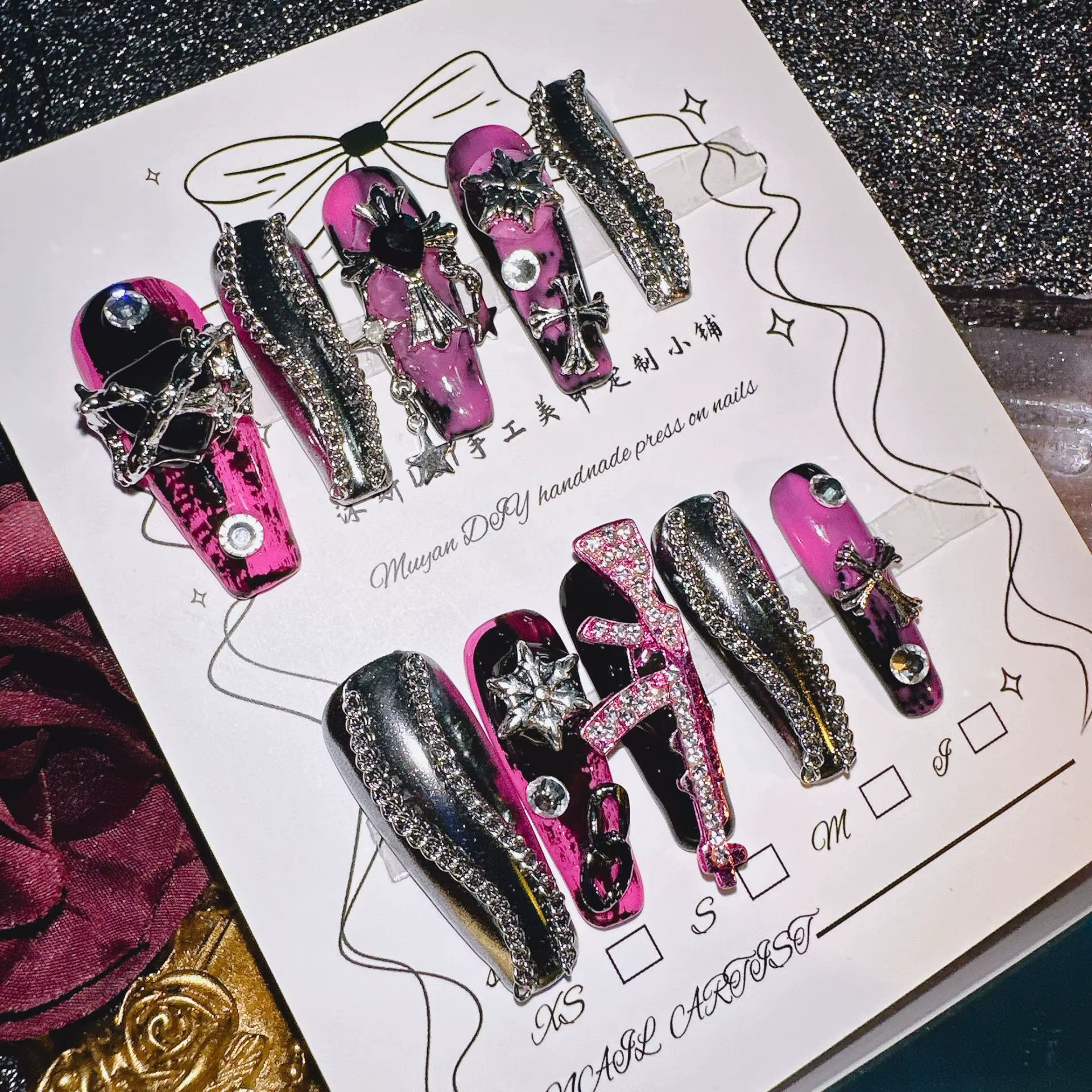 Gothique Punk - Style presse faite à la main - sur les ongles