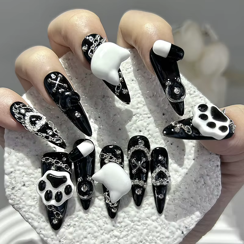 Faux ongles à presser faits main Kawaii Y2K Gyaru noir et blanc à pointe longue