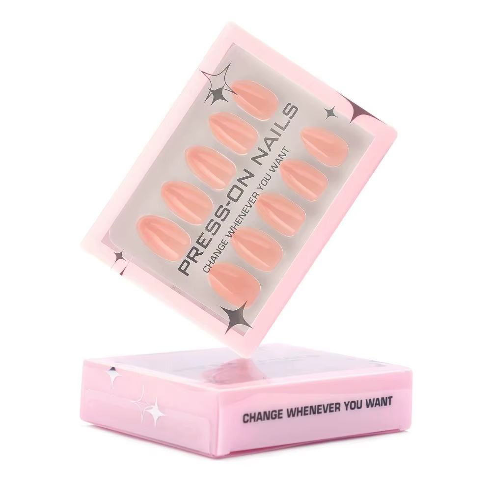 Faux ongles longs en amande pour manucure