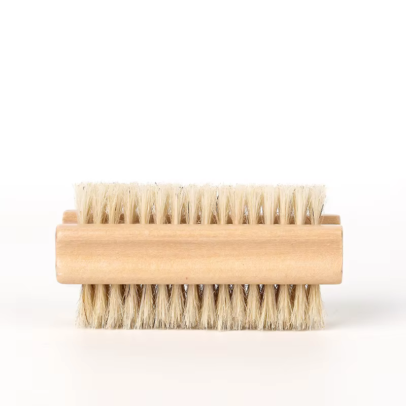 Brosse à ongles double face avec manche en bois